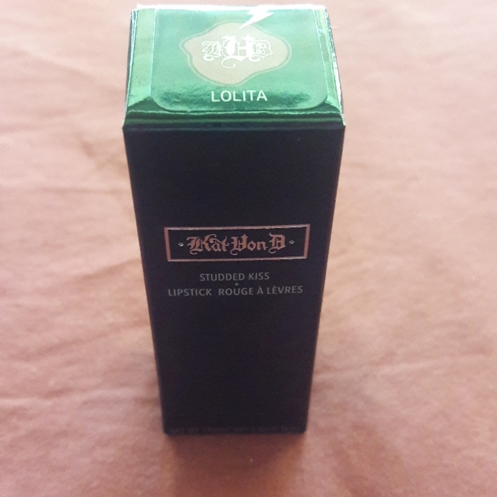 KAT VON D - Studded Kiss Lipstick in Lolita